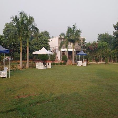 Club Awara Holiday Resort Manesar Ngoại thất bức ảnh