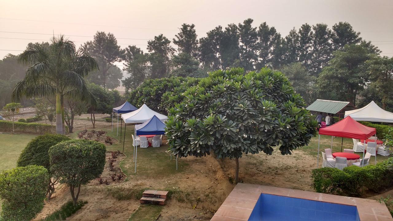 Club Awara Holiday Resort Manesar Ngoại thất bức ảnh